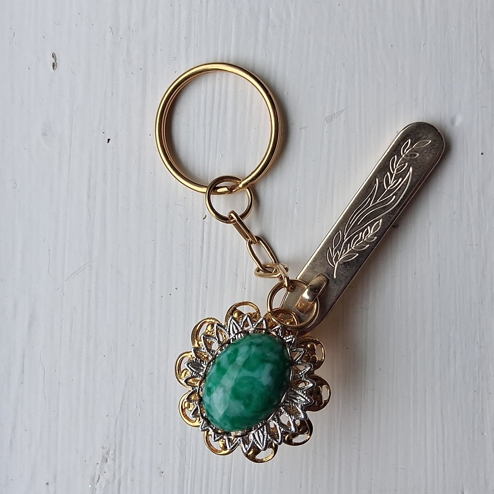 Vintage Gold Tone “Kings Key Finder” for Your Purse